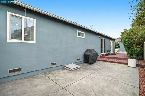 Exterior - 136 Pacific Ave, Pacifica, CA 94044 photo 7 of 8