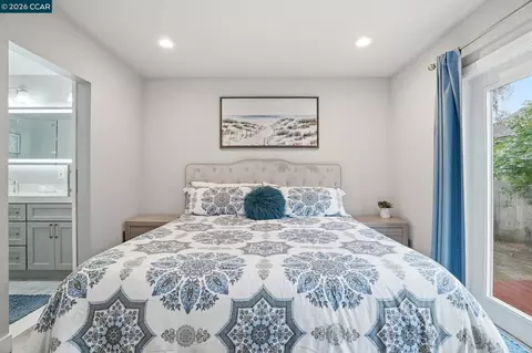 Bedroom - 136 Pacific Ave, Pacifica, CA 94044 photo 6 of 7