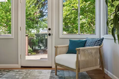 Entry Way - 1233 Carleton St, Berkeley, CA 94702 photo 2 of 2