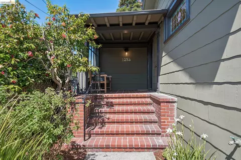 Exterior - 1233 Carleton St, Berkeley, CA 94702 photo 4 of 16