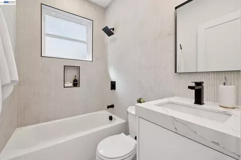 Bath - 3029 Wheeler St, Berkeley, CA 94705 photo 7 of 9