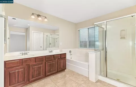 Bath - 116 Travertine Ave, Lathrop, CA 95330 photo 1 of 3