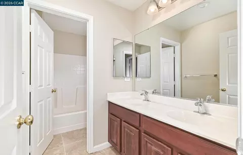 Bath - 116 Travertine Ave, Lathrop, CA 95330 photo 2 of 3