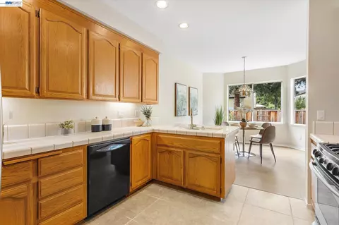 Kitchen - 1273 Shell Cir, Clayton, CA 94517 photo 4 of 5