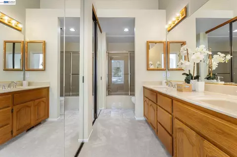 Bath - 1273 Shell Cir, Clayton, CA 94517 photo 2 of 6