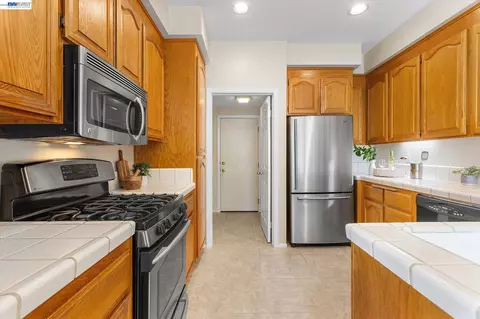 Kitchen - 1273 Shell Cir, Clayton, CA 94517 photo 2 of 5
