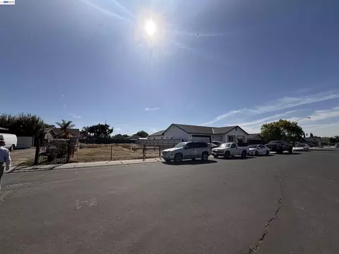 410 Montague Ct, Modesto, CA 95351