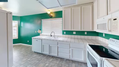 Kitchen - 1801 Fairhaven Ct, Oakley, CA 94561 photo 2 of 3