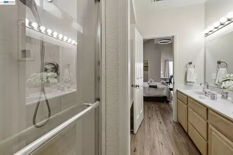 Bath - 1500 Scenic Dr #18, Modesto, CA 95355 photo 2 of 5