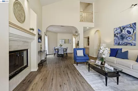 Living - 1500 Scenic Dr #18, Modesto, CA 95355 photo 2 of 3