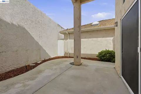 Exterior - 1500 Scenic Dr #18, Modesto, CA 95355 photo 5 of 9