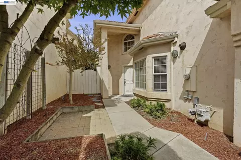 Exterior - 1500 Scenic Dr #18, Modesto, CA 95355 photo 4 of 9