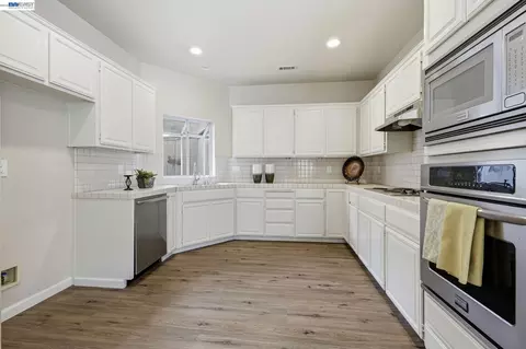 Kitchen - 1500 Scenic Dr #18, Modesto, CA 95355 photo 1 of 3