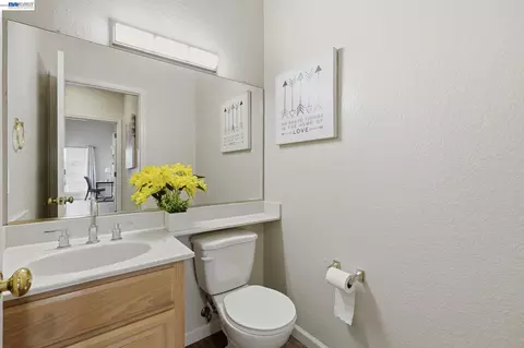Bath - 1500 Scenic Dr #18, Modesto, CA 95355 photo 3 of 5