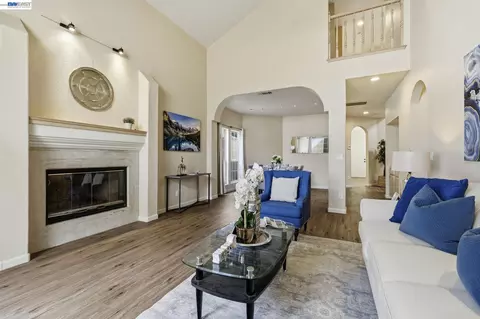 Living - 1500 Scenic Dr #18, Modesto, CA 95355 photo 3 of 3