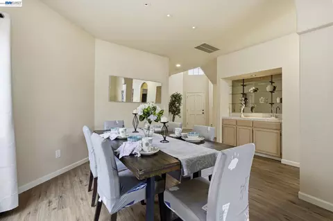 Dining - 1500 Scenic Dr #18, Modesto, CA 95355 photo 2 of 4
