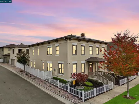 1018 Promenade St, Hercules, CA 94547 photo 1