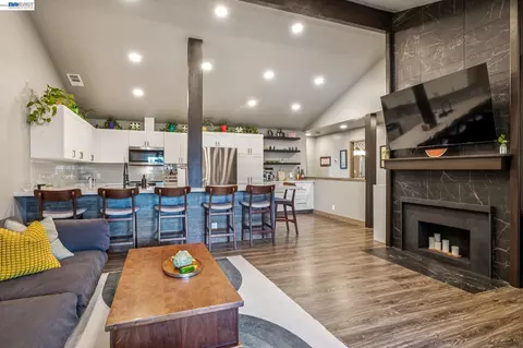 2327 Fairway Dr, San Leandro, CA 94577