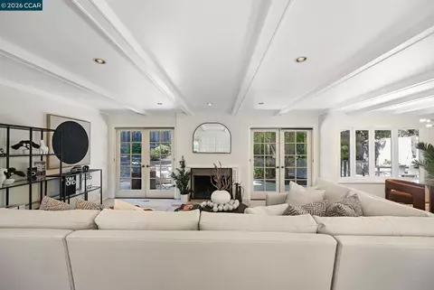 4 Burnt Oak Cir, Lafayette, CA 94549