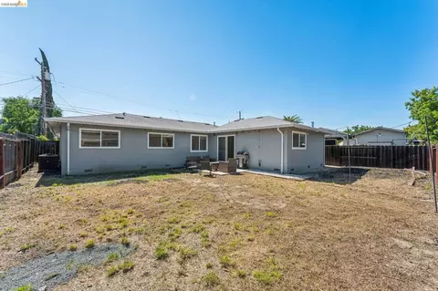 Exterior - 1300 Evergreen Dr, Concord, CA 94520 photo 7 of 9