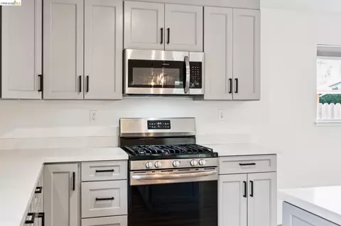 Kitchen - 1300 Evergreen Dr, Concord, CA 94520 photo 6 of 8
