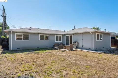 Exterior - 1300 Evergreen Dr, Concord, CA 94520 photo 8 of 9