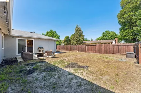 Exterior - 1300 Evergreen Dr, Concord, CA 94520 photo 5 of 9