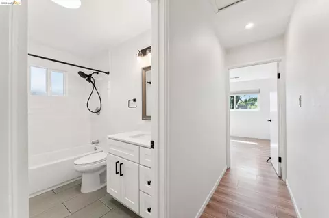 Entry Way - 1300 Evergreen Dr, Concord, CA 94520 photo 1 of 1