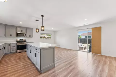 Kitchen - 1300 Evergreen Dr, Concord, CA 94520 photo 5 of 8