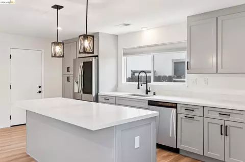 Kitchen - 1300 Evergreen Dr, Concord, CA 94520 photo 4 of 8