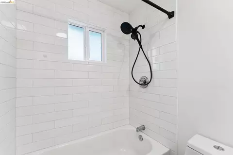 Bath - 1300 Evergreen Dr, Concord, CA 94520 photo 2 of 5