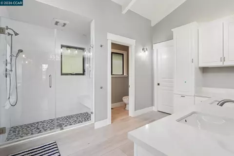 Bath - 858 Mountain View Dr, Lafayette, CA 94549 photo 4 of 5