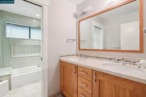 Bath - 858 Mountain View Dr, Lafayette, CA 94549 photo 2 of 5