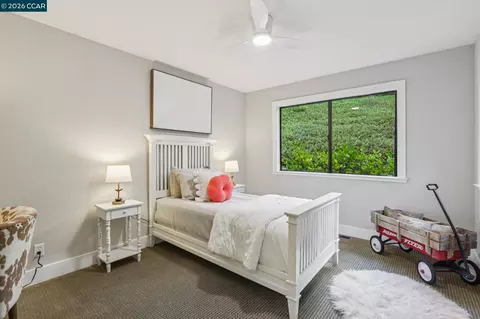 Bedroom - 858 Mountain View Dr, Lafayette, CA 94549 photo 1 of 8