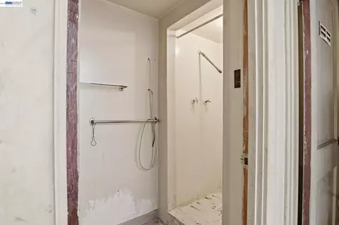 Bath - 55 8th St, Oakland, CA 94607 photo 3 of 4