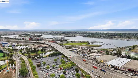 View/Area - 55 8th St, Oakland, CA 94607 photo 6 of 12