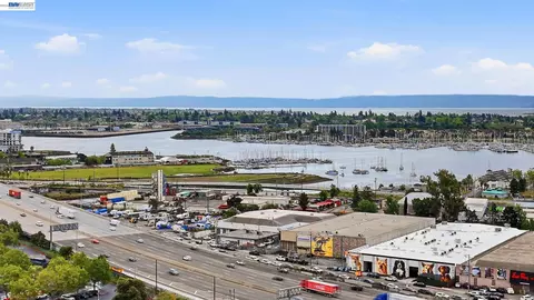 View/Area - 55 8th St, Oakland, CA 94607 photo 5 of 12