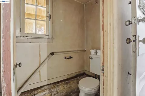 Bath - 55 8th St, Oakland, CA 94607 photo 4 of 4