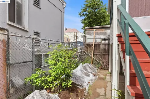 Exterior - 55 8th St, Oakland, CA 94607 photo 2 of 6