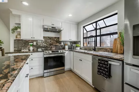 Kitchen - 507 Alexander Way, Milpitas, CA 95035 photo 3 of 3