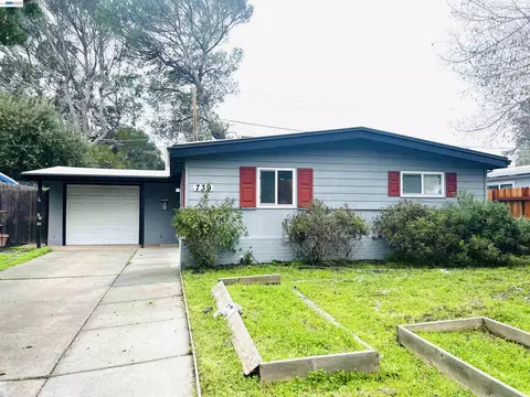 Exterior - 739 M St, Davis, CA 95616 photo 2 of 4