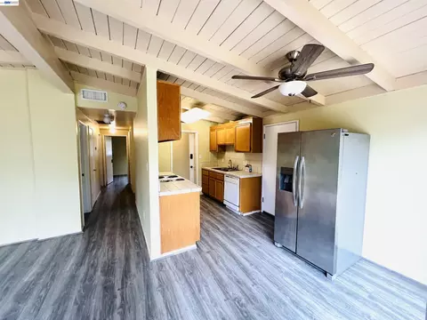 Entry Way - 739 M St, Davis, CA 95616 photo 1 of 1