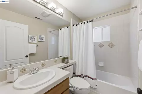 Bath - 6005 Hillbrook Pl, Dublin, CA 94568 photo 1 of 3