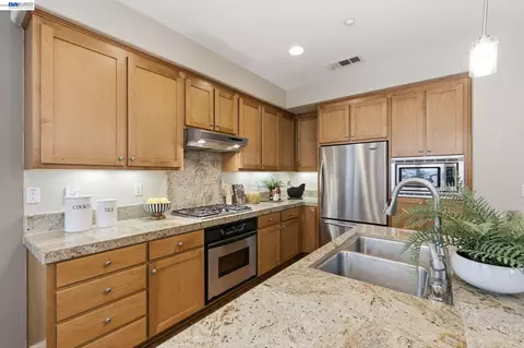 Kitchen - 6005 Hillbrook Pl, Dublin, CA 94568 photo 2 of 5