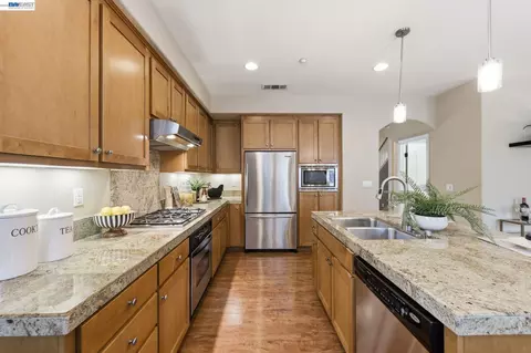 Kitchen - 6005 Hillbrook Pl, Dublin, CA 94568 photo 4 of 5