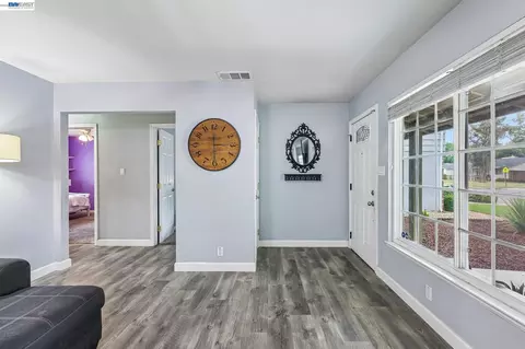 Entry Way - 1225 W Beverly Pl, Tracy, CA 95376 photo 1 of 1