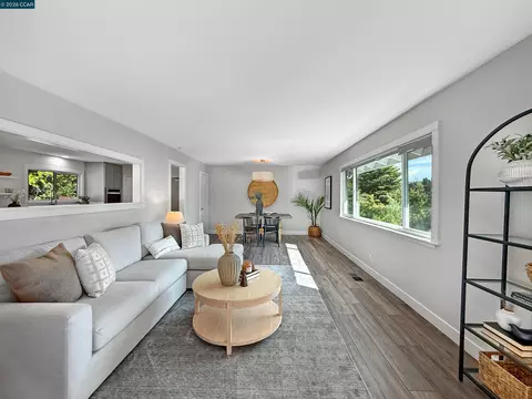 Living - 8 Cherryhills Ct, Lafayette, CA 94549 photo 2 of 4