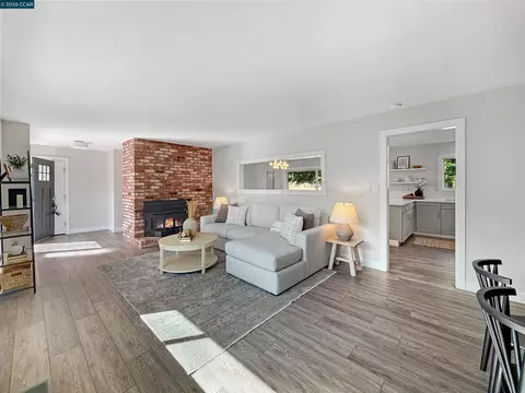 Living - 8 Cherryhills Ct, Lafayette, CA 94549 photo 3 of 4