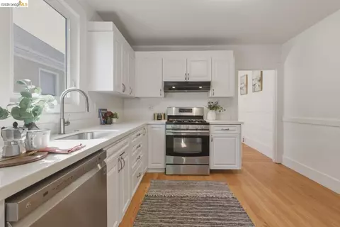 Kitchen - 1435 Berkeley Way, Berkeley, CA 94702 photo 4 of 4