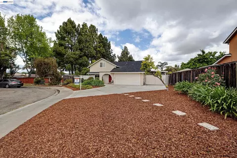 3279 Santa Barbara Ct, Union City, CA 94587